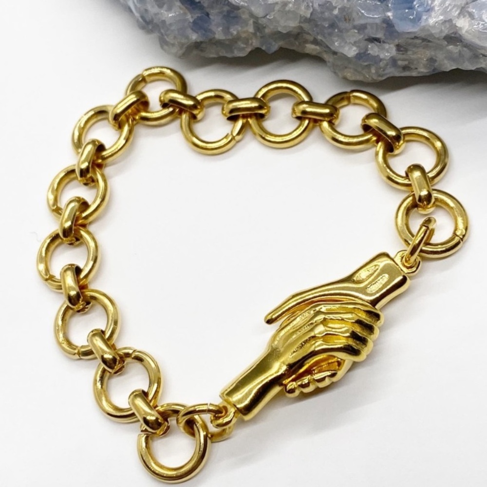 Elegant Gold Bracelet with Hand Clasp